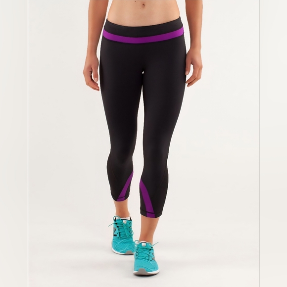 Lululemon Run Inspire Crop II Leggings in Black & Tender Violet - Picture 2 of 9